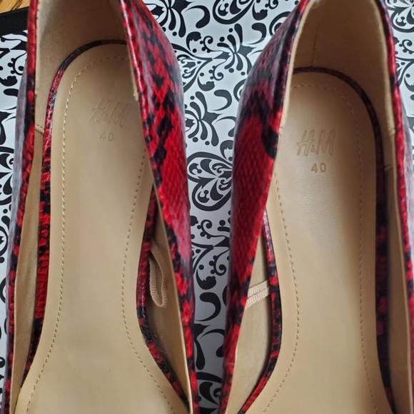 NWOT H&M Pumps Sz 40 fit 9.5 approx - Picture 2 of 2